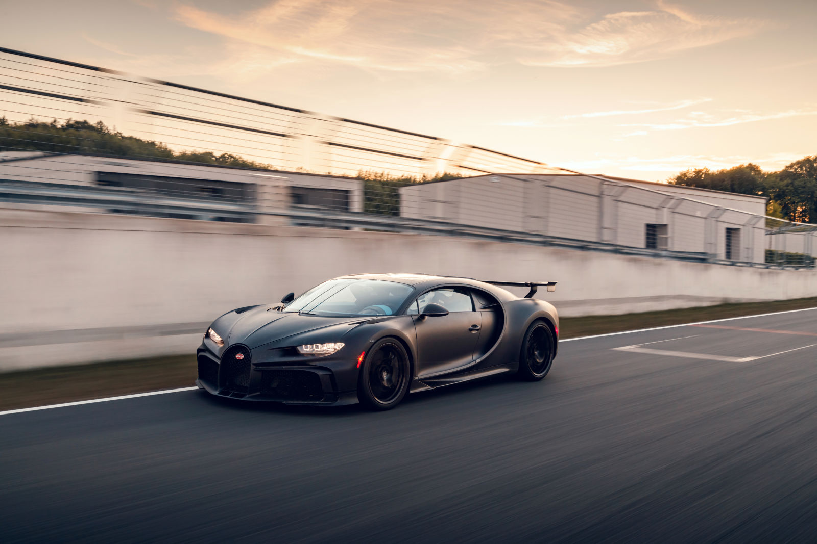 Bugatti Dubh Agus óir Bugatti DIVO, Bugatti Chiron Pur Sport,