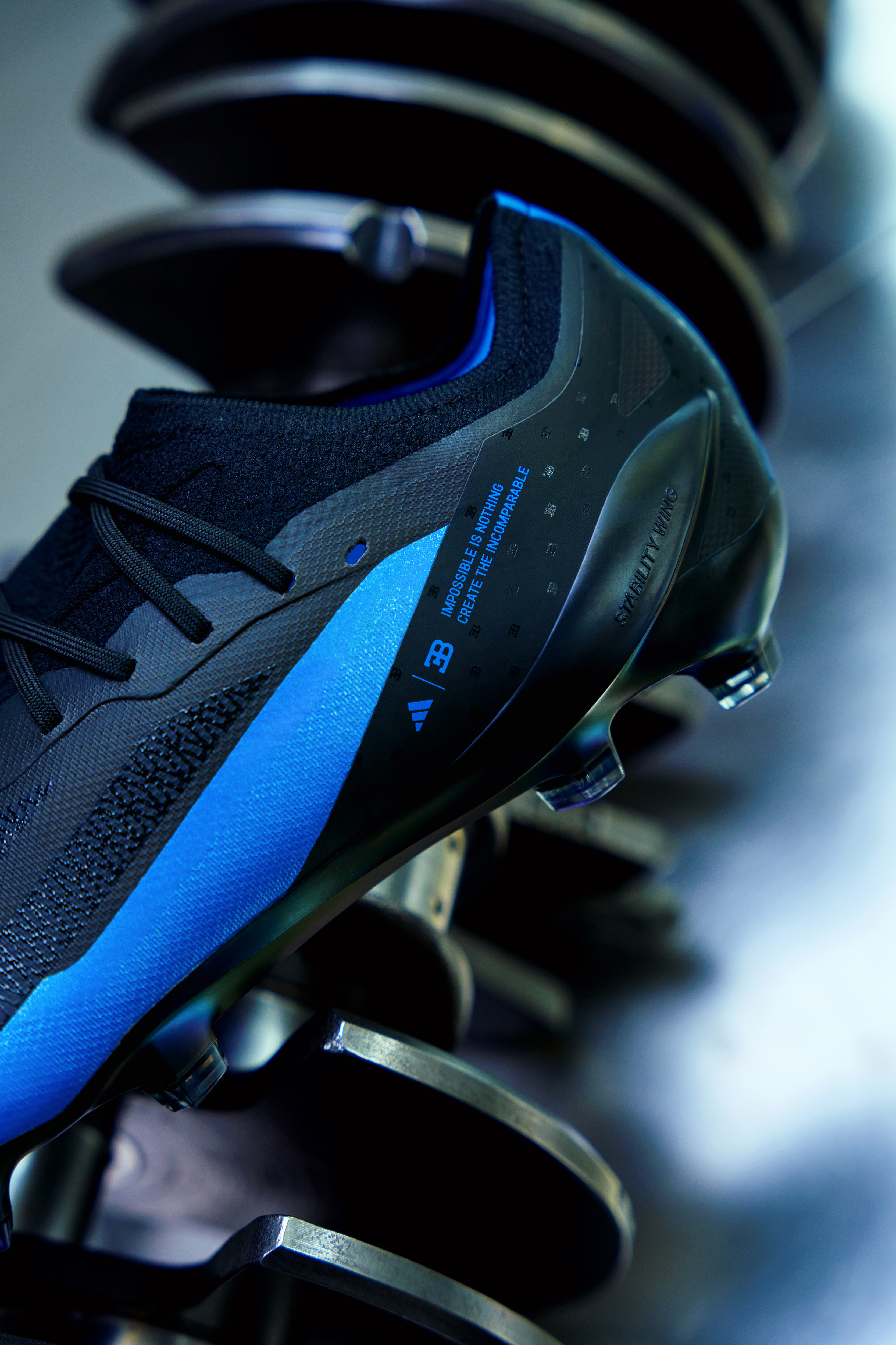 Adidas dévoile une chaussure de football créée avec Bugatti