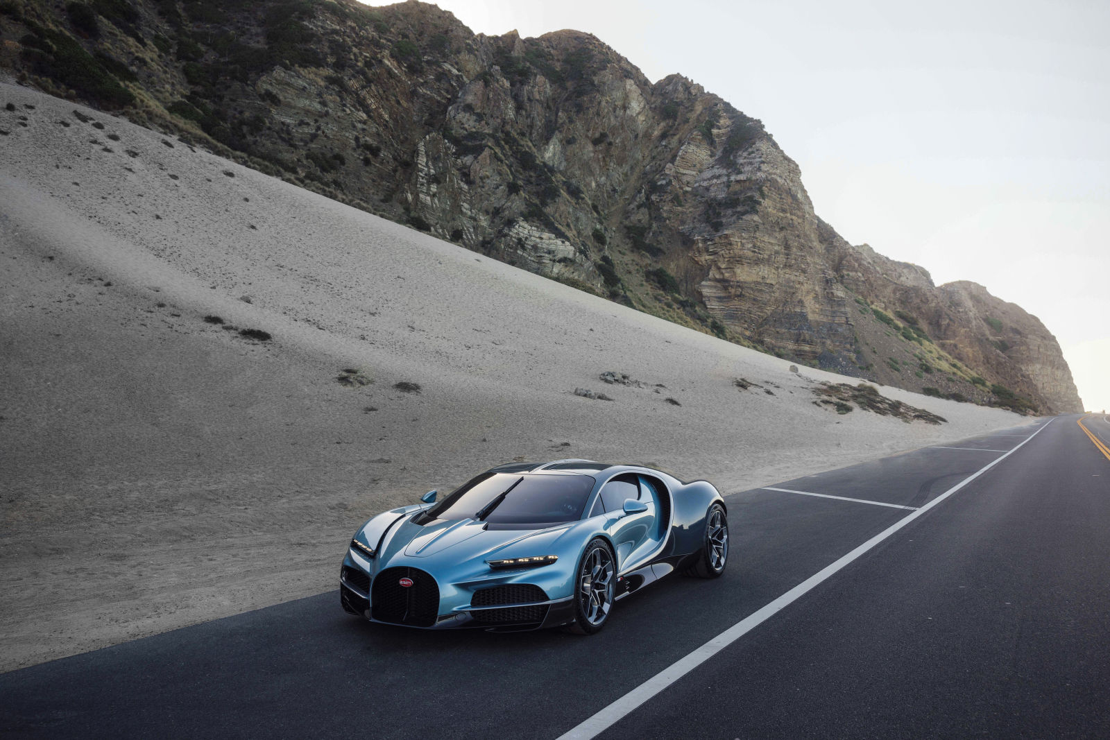 セブンイレブン 冬ギフト 2024 From Beverly Hills to Newport Beach: the Bugatti Tourbillon その他