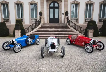 Baby Bugatti II - En hommage aux origines françaises de Bugatti devant le Château Saint-Jean à Molsheim