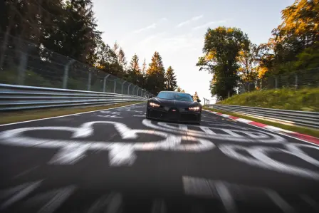 Séances finales de maniabilité pour la Chiron Pur Sport sur la Nordschleife.