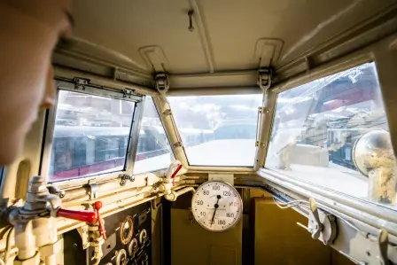 Avec l’autorail Bugatti, le conducteur est placé au centre du train pour la première fois.