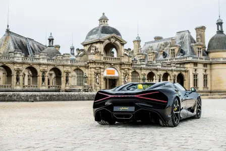 Der Bugatti W16 Mistral feierte  sein Europadebüt  beim Concours d'Elegance de Chantilly Arts & Elegance Richard Mille.