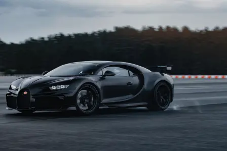 La Chiron Pur Sport arbore fièrement la célèbre ligne en « C » Bugatti.