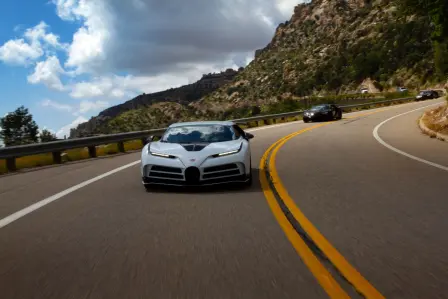 Les ingénieurs de Bugatti achèvent la prochaine phase de développement de l’exclusive Centodieci par des essais par temps chaud dans le désert de l'Arizona.