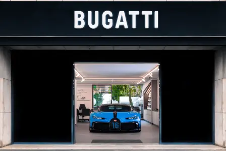 La Chiron Pur Sport dans le nouveau showroom Bugatti à Neuilly-sur-Seine.