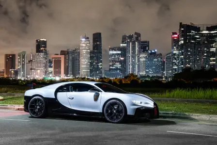 Der Chiron Pur Sport wird das Herzstück des ersten Bugatti-Showrooms in Singapur sein.