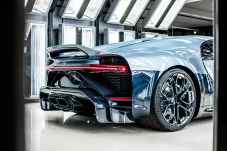 The elegant fixed rear wing of the Profilée brings grace and timelessness.