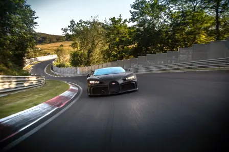 Séances finales de maniabilité pour la Chiron Pur Sport sur la Nordschleife.