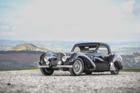 Der Bugatti Type 57S Atalante von 1937 wurde für 10,44 Millionen US-Dollar versteigert.
