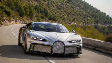 Finished in a striking silver and green livery the Chiron Pur Sport took to the hill climb route through La Turbie to drive in the century-old tire tracks of the Type 13.