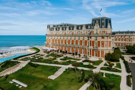 Tag 1 der Bugatti Grand Tour Europe 2023, Hôtel Du Palais, Biarritz.
