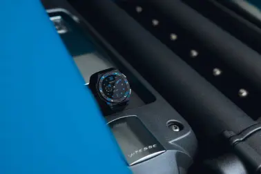 Bugatti Carbone Limited Edition: the first carbon fiber smartwatch.