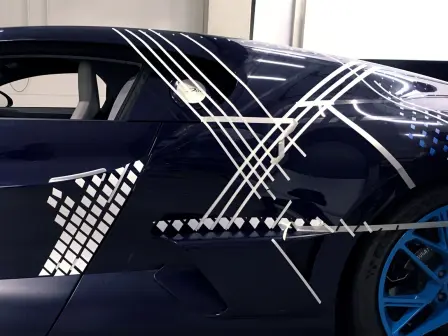 Die Entstehung des geometrisch-dynamischen, algorithmischen Ausblendmuster auf der Karosserie des Bugatti Divo „Lady Bug“.