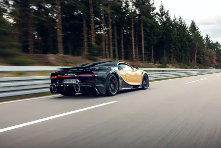 Bugatti Chiron Super Sport – Courses de mise au point High Speed pour cette hypersportive à la dynamique longitudinale d’exception.