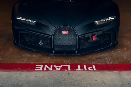 La Chiron Pur Sport sur la piste d'essai pour des séances de mise au point.