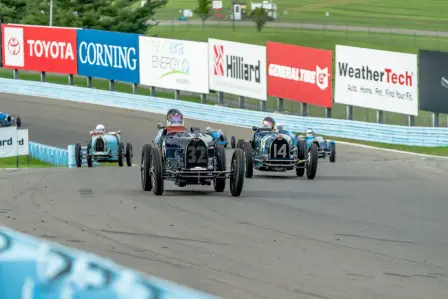 De nombreuses Bugatti ont couru sur le circuit international de Watkins Glen inspiré du parcours historique du Grand Prix de 1948.