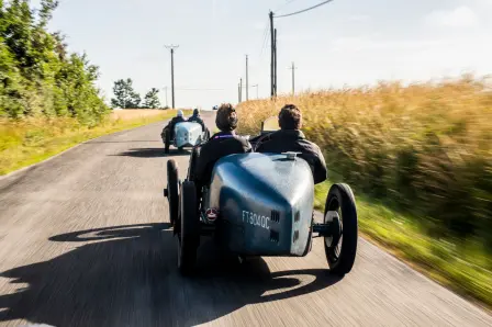 Les propriétaires de voitures Bugatti se sont réunis pour partager leur passion avec des amateurs du monde entier. 