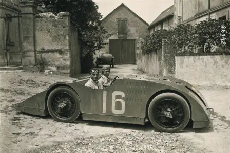 At the 1923 Tour de France Grand Prix: the Type 32 was Bugatti's second attempt at building a real Grand Prix car. The incredibly innovative car is reminiscent of a wing in its shape.