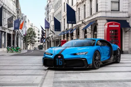 La Bugatti Chiron Pur Sport dans le charmant quartier de Mayfair à 
Londres.