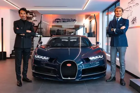 Von links nach rechts: Edouard Schumacher, CEO Groupe Schumacher und Mitgründer der LS Group; Stephan Winkelmann, Präsident von Bugatti; Paris, 2020