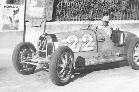 Louis Chiron mit einem Bugatti Type 51, Monaco Grand Prix im 1931.