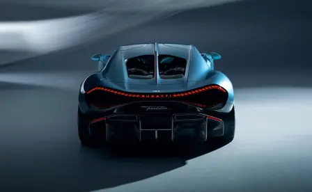 L'attention portée aux détails techniques est omniprésente, ce qui permet à la Bugatti Tourbillon d’évoluer sereinement à plus de 400 km/h.