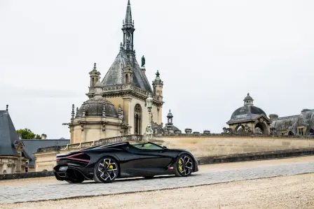 Les visiteurs ont pu découvrir ce weekend pour la première fois en Europe, la Bugatti W16 Mistral à Chantilly Arts & Elegance Richard Mille.