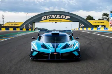 À l'occasion du centenaire de l'une des compétitions automobiles les plus renommées au monde, Bugatti est retourné au Mans pour dévoiler la Bolide au public pour la toute première fois.