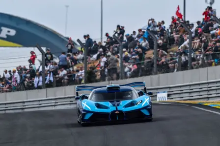 La Bugatti Bolide a effectué son premier tour de piste en public à l'occasion du centenaire des 24 Heures du Mans en 2023.
