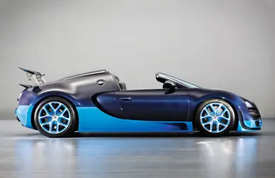 En 2012, Bugatti présente la Veyron 16.4 Grand Sport Vitesse, la version décapotable de la Veyron 16.4 Super Sport.