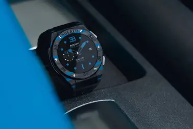 La Bugatti Carbone Limited Edition de VIITA est la seule montre connectée au monde à disposer d'un boîtier entièrement en fibre de carbone.