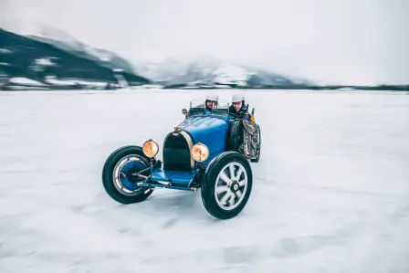 62 Jahre nach dem Debüt von Bugatti beim GP Ice Race in Österreich kehrte die französische Luxusmarke mit einem Type 51 und dem Bugatti Baby II an den Start zurück.