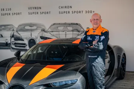 La Chiron Super Sport 300+ et le pilote Andy Wallace: un troisième record du monde pour Bugatti à 490,484 km/h. 