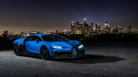 Der neueste Bugatti Hypersportler aus Molsheim vor der atemberaubenden Kulisse von Downtown Los Angeles: der Chiron Pur Sport.