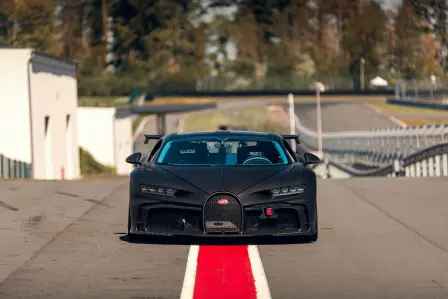 Bugatti engineers spent a year and half developing the Pur Sport – first in simulation, then on the test stand and finally on test and circuit tracks as well as on country roads and motorways.