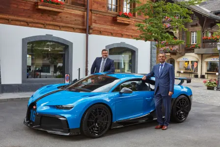 Beat Imwinkelried, owner of Pichler GFG AG (right) mit Chris Schenk, CEO Bugatti Gstaad (left).