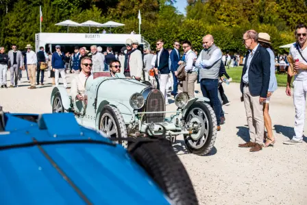 Le centenaire de la Bugatti Type 35 fut célébré par la présence de magnifiques exemplaires dans les jardins du Château de Chantilly.