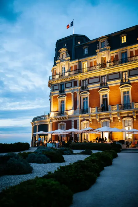 Tag 1 der Bugatti Grand Tour Europe 2023, Hôtel Du Palais, Biarritz.