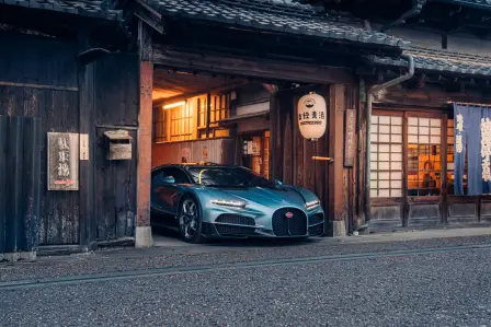 Der elegante Tourbillon in Abuden Miso, einem traditionellen japanischen Gebäude aus dem Jahr 1868.
