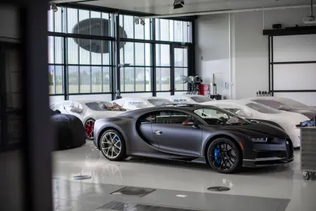 Bugatti Chiron Pur Sport celebrates production milestone by drifting