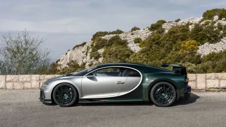 Finished in a striking silver and green livery the Chiron Pur Sport took to the hill climb route through La Turbie to drive in the century-old tire tracks of the Type 13.