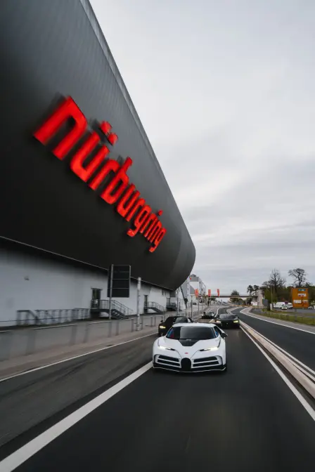 Bugatti teste la flotte de véhicule la plus exclusive au monde au Nürburgring.