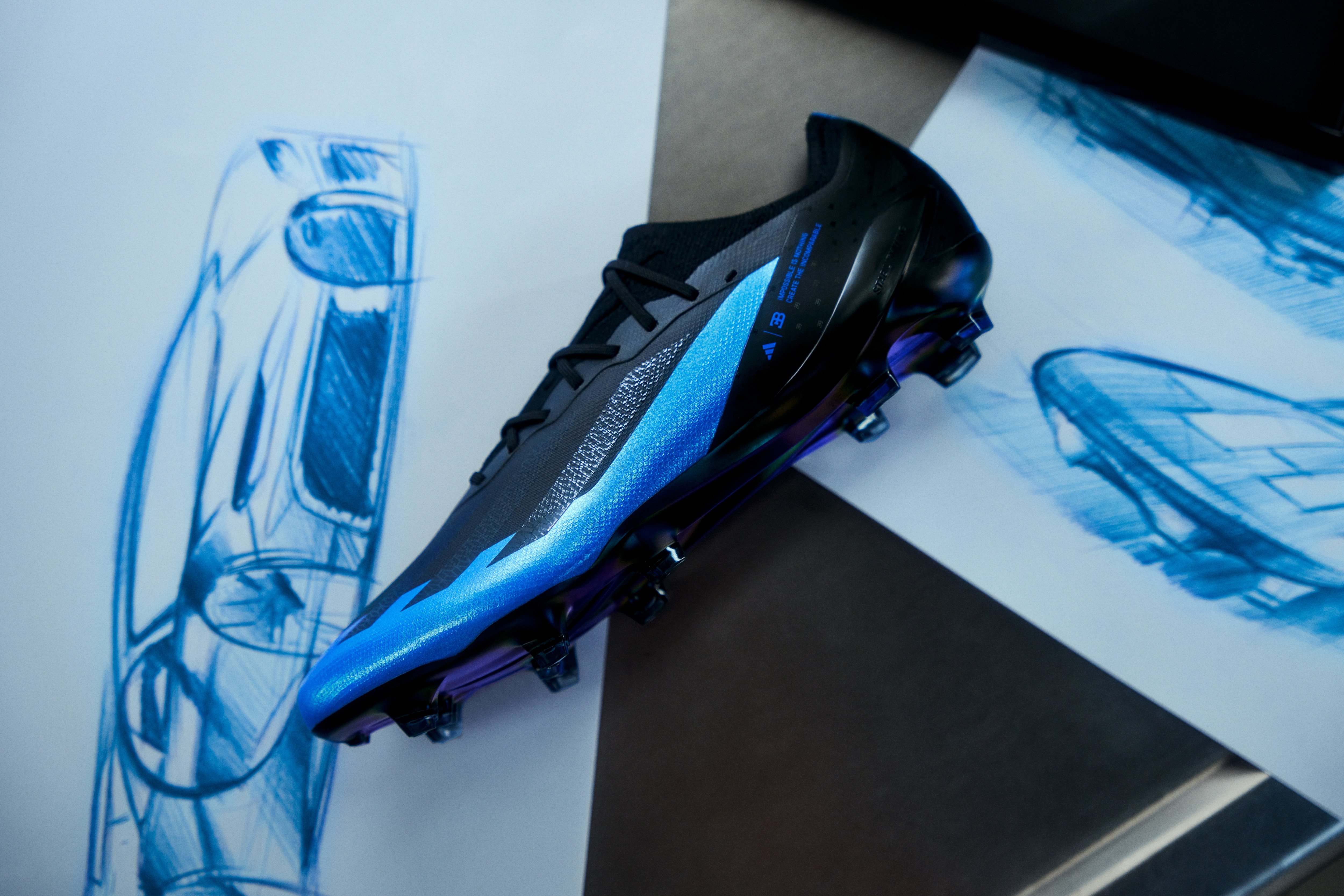 Bugatti et adidas cr ent une paire de chaussures de football en