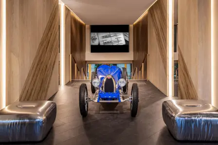 Through other lifestyle collaborations, like the Baby Bugatti II by Hedley Studios, the new Parisian showcase immerses customers in the Bugatti Art de Vivre.