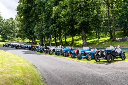Das Prescott Anwesen beherbergt den Bugatti Owners' Club, der erste Bugatti Owners' Club der Welt, der im Jahr 1929 in London gegründet wurde.