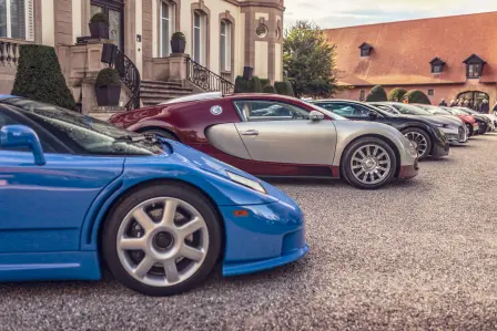 Sechs Bugatti-Kunden nahmen mit ihren Fahrzeugen am Bugatti Festival teil: zwei Veyrons, ein Veyron Grand Sport, ein Chiron Sport und ein EB110.