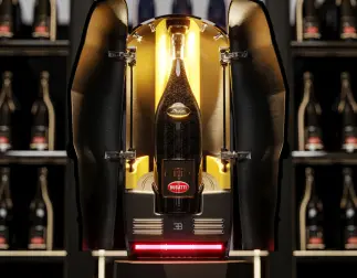 Bugatti und Champagne Carbon enthüllen „La Bouteille Sur Mesure“.