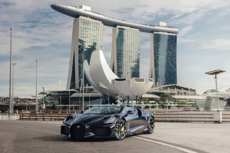 Auch die Marina Bay Waterfront, die man sich bei einem Besuch nicht entgehen lassen sollte, diente als Zwischenstopp für den Bugatti W16 Mistral.