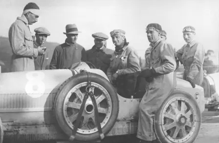 Bugatti Type 35 remporte la course de Targa Florio, 1925